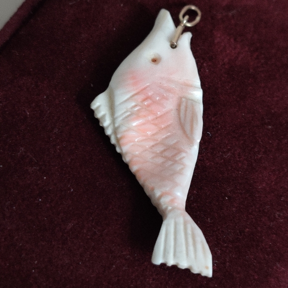 Vintage Antique? Undyed Conch Shell fish pendant 14K Gold🐟 - Picture 1 of 16